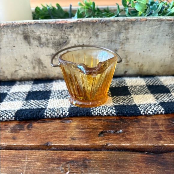 Amber Glass Miniature Depression Glass
Coal Bucket with Handle vintage - Picture 3 of 8